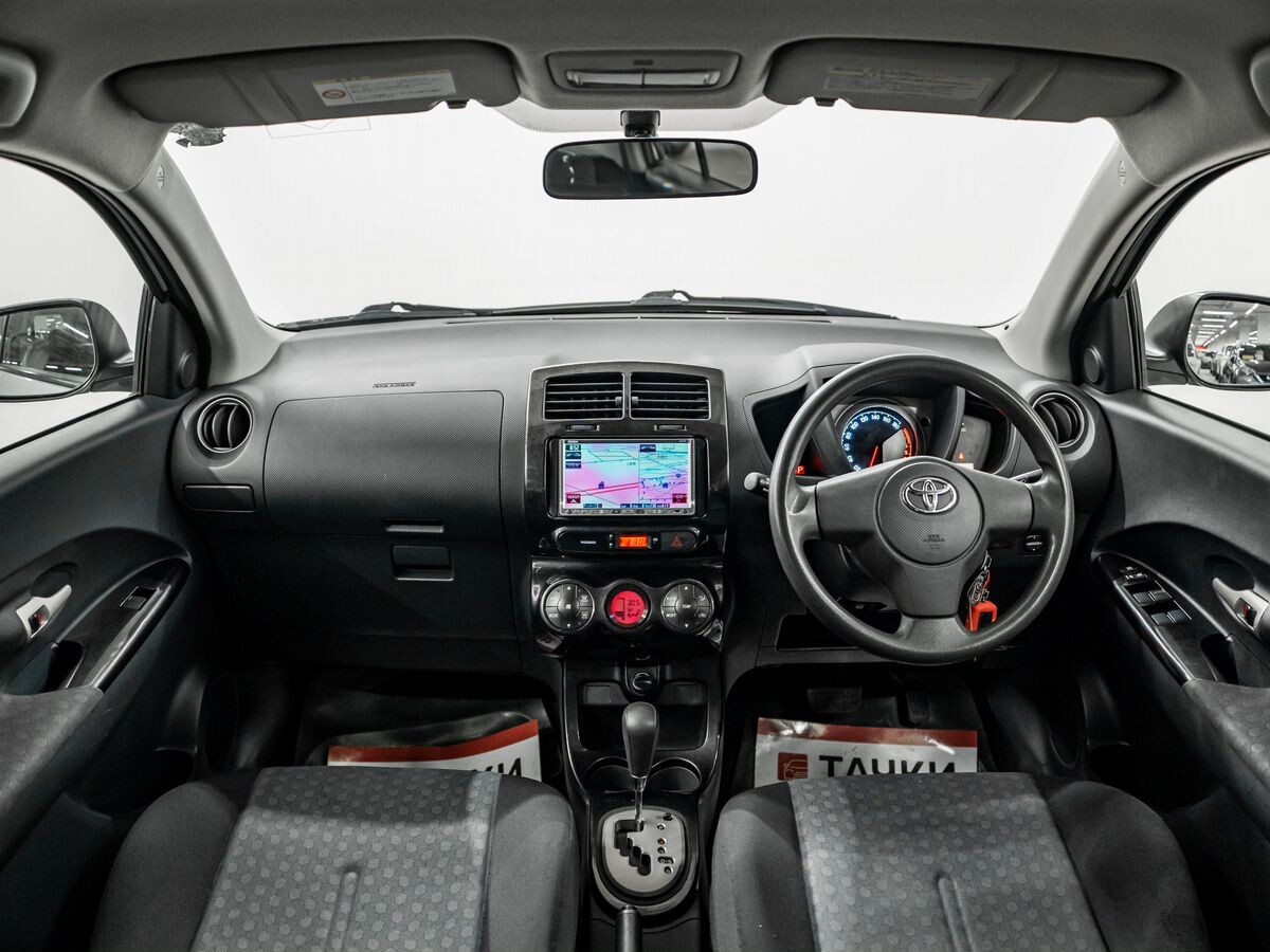 Toyota Ist 2010 - фото автомобиля