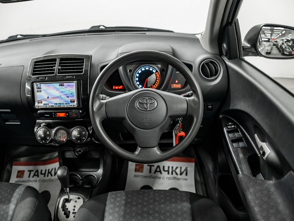 Toyota Ist 2010 - фото автомобиля