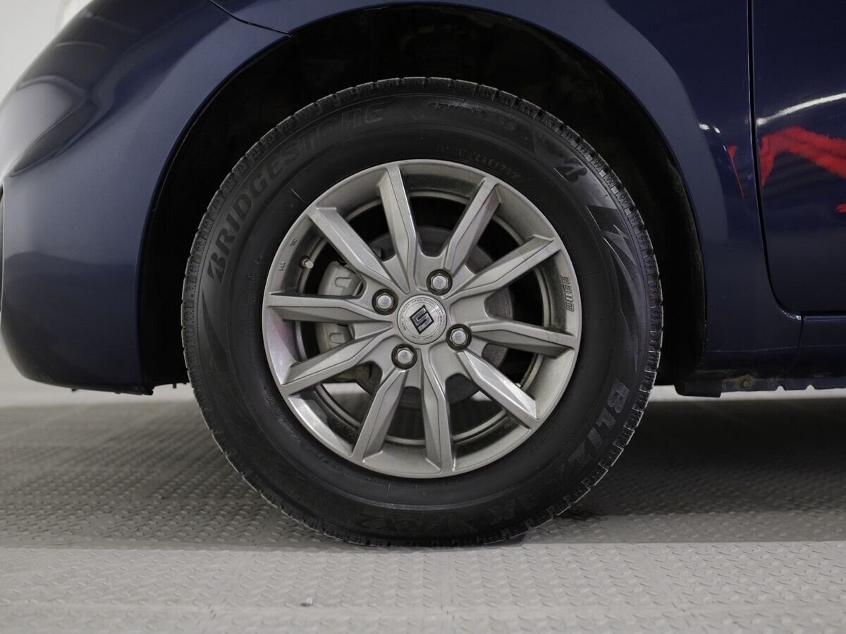 Nissan March 2018 - фото автомобиля