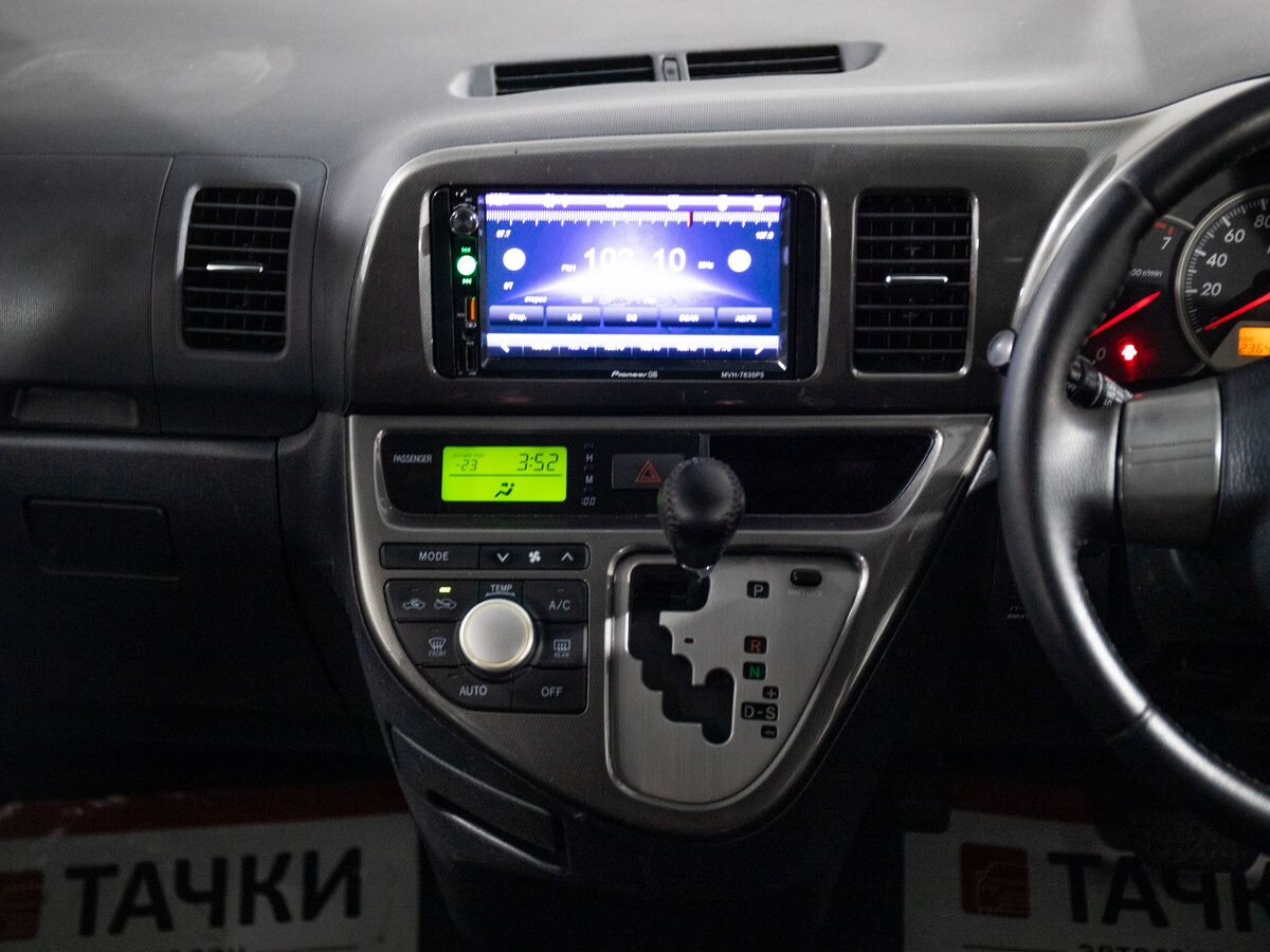 Toyota Wish 2007 - фото автомобиля