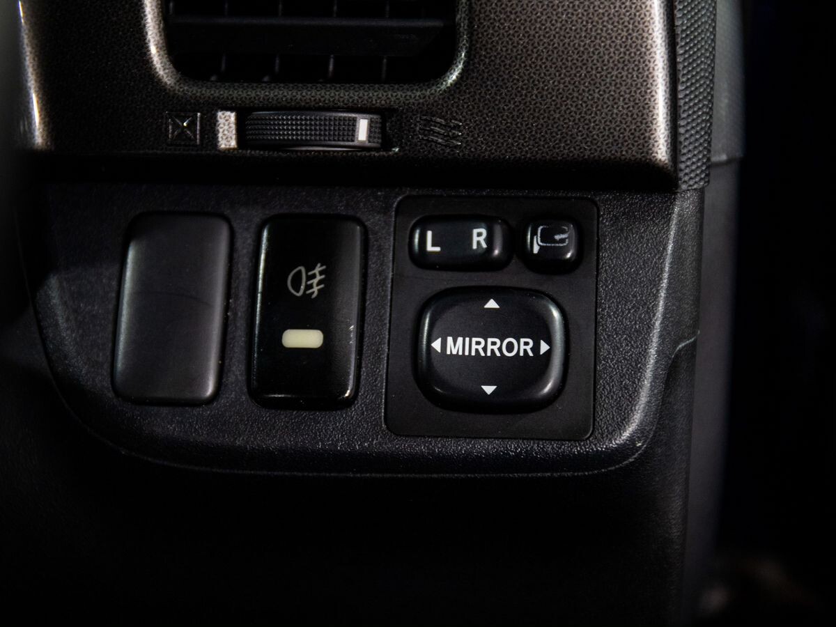 Toyota Wish 2007 - фото автомобиля