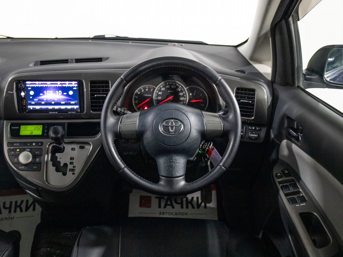 Toyota Wish 2007 - фото автомобиля