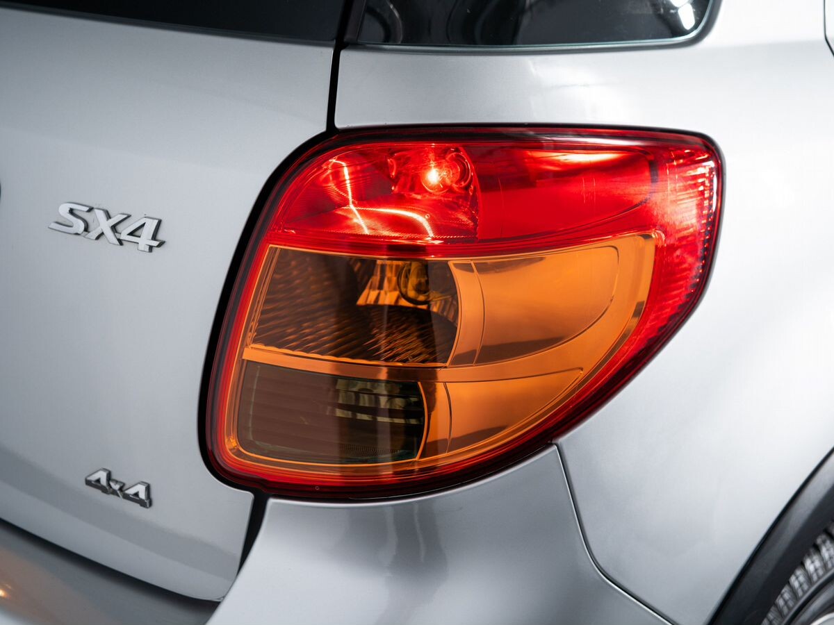 Suzuki SX4 2011 - фото автомобиля