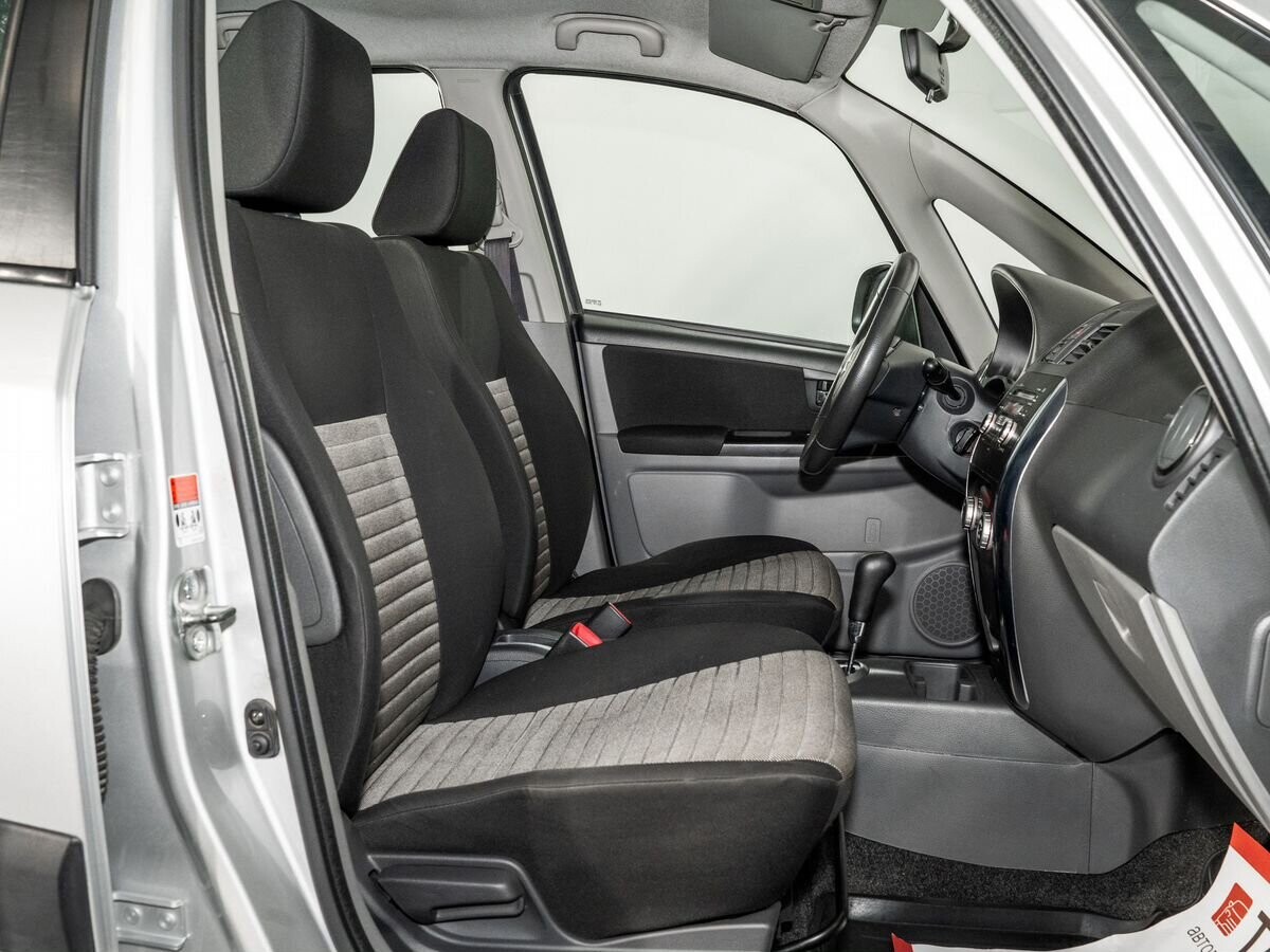 Suzuki SX4 2011 - фото автомобиля