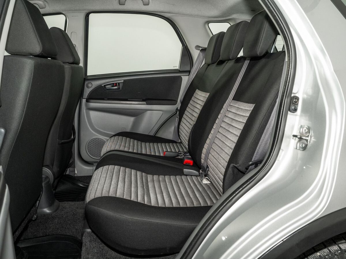 Suzuki SX4 2011 - фото автомобиля