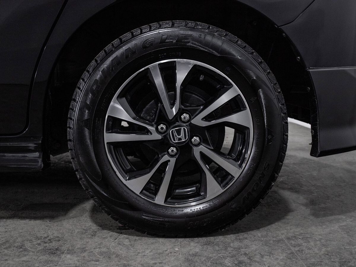 Honda Freed Spike 2011 - фото автомобиля