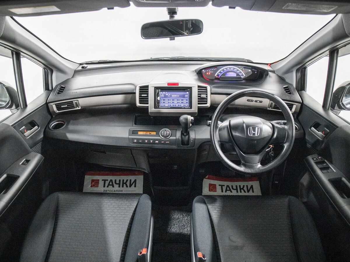 Honda Freed Spike 2011 - фото автомобиля