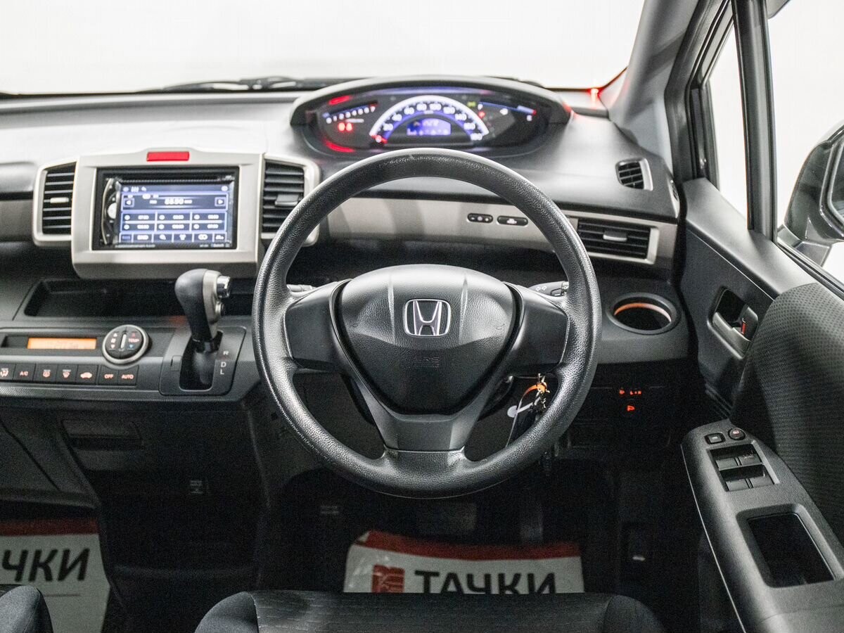 Honda Freed Spike 2011 - фото автомобиля