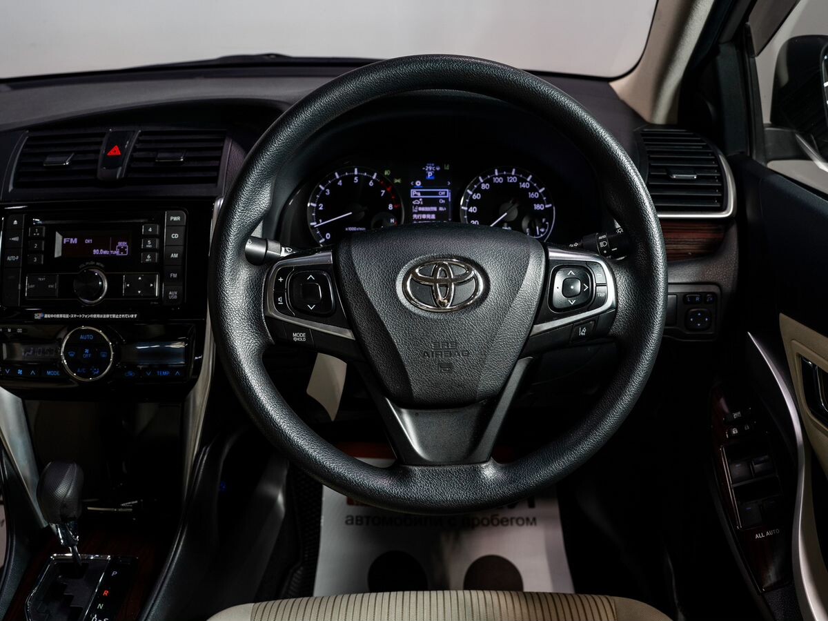 Toyota Premio 2016 - фото автомобиля