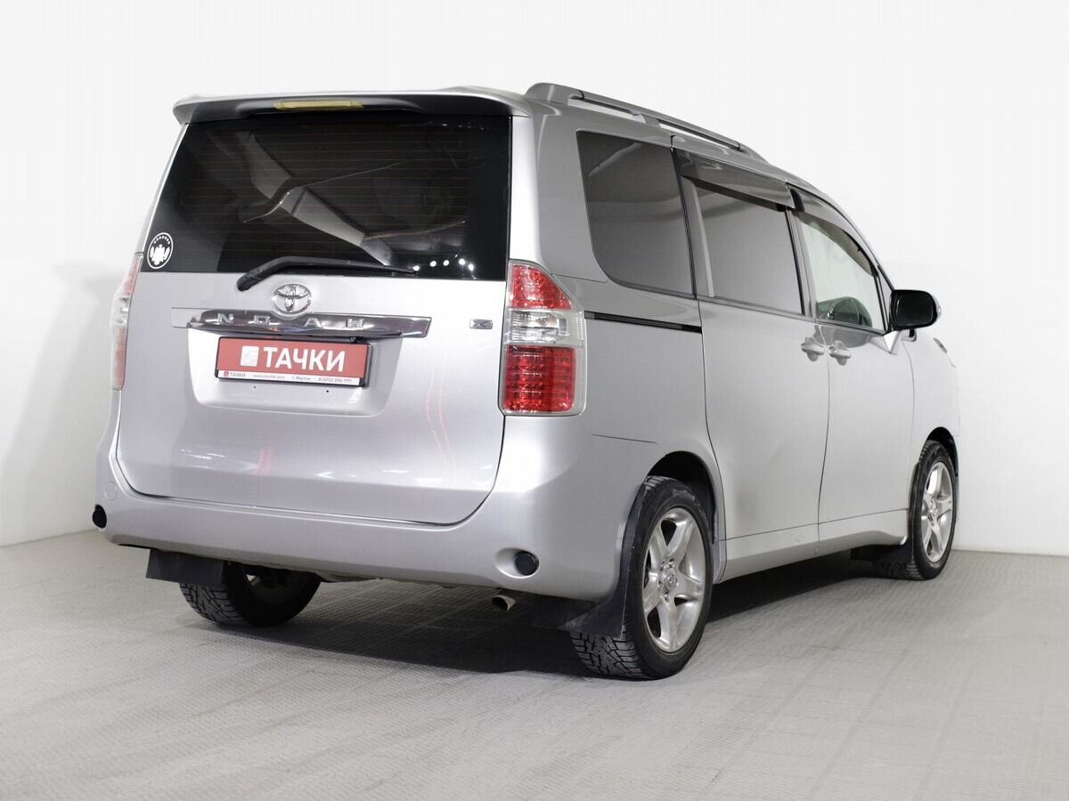 Toyota Noah 2009 - фото автомобиля