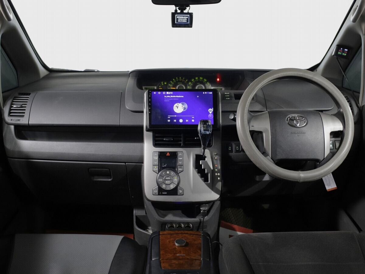 Toyota Noah 2009 - фото автомобиля