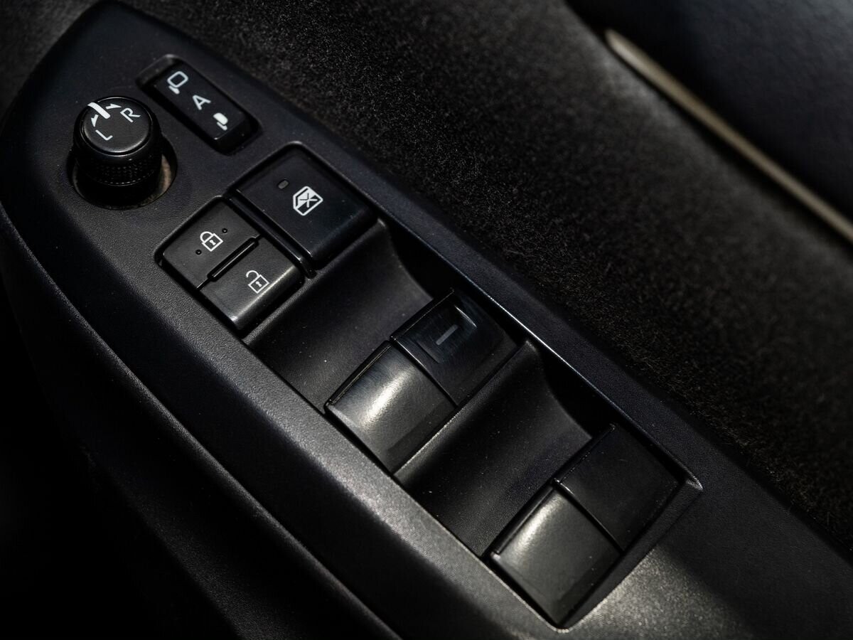 Toyota Yaris 2020 - фото автомобиля