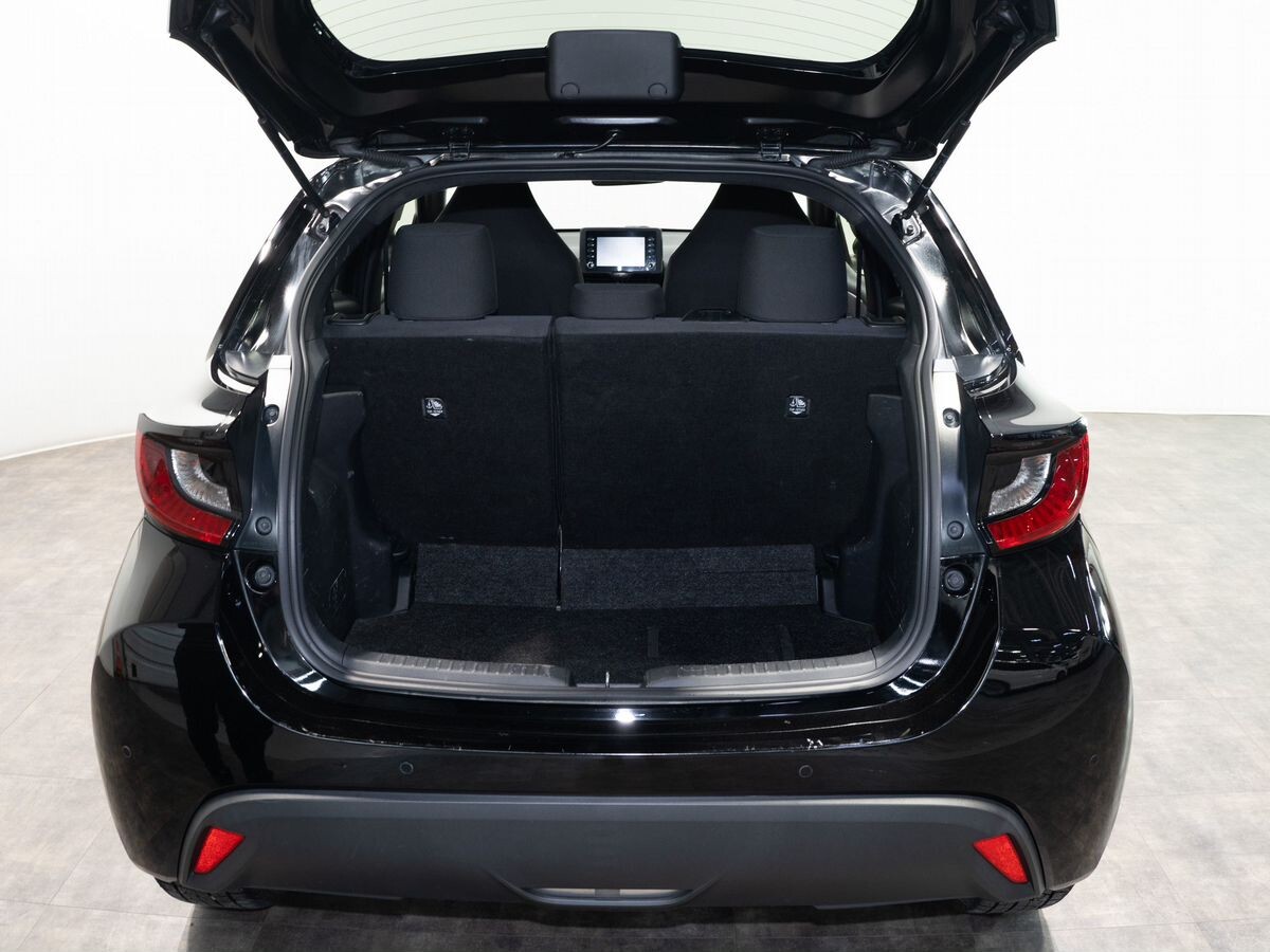 Toyota Yaris 2020 - фото автомобиля