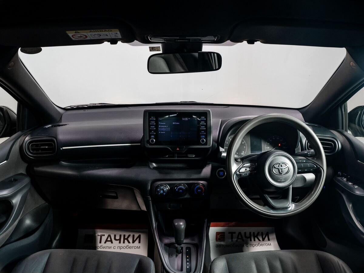 Toyota Yaris 2020 - фото автомобиля