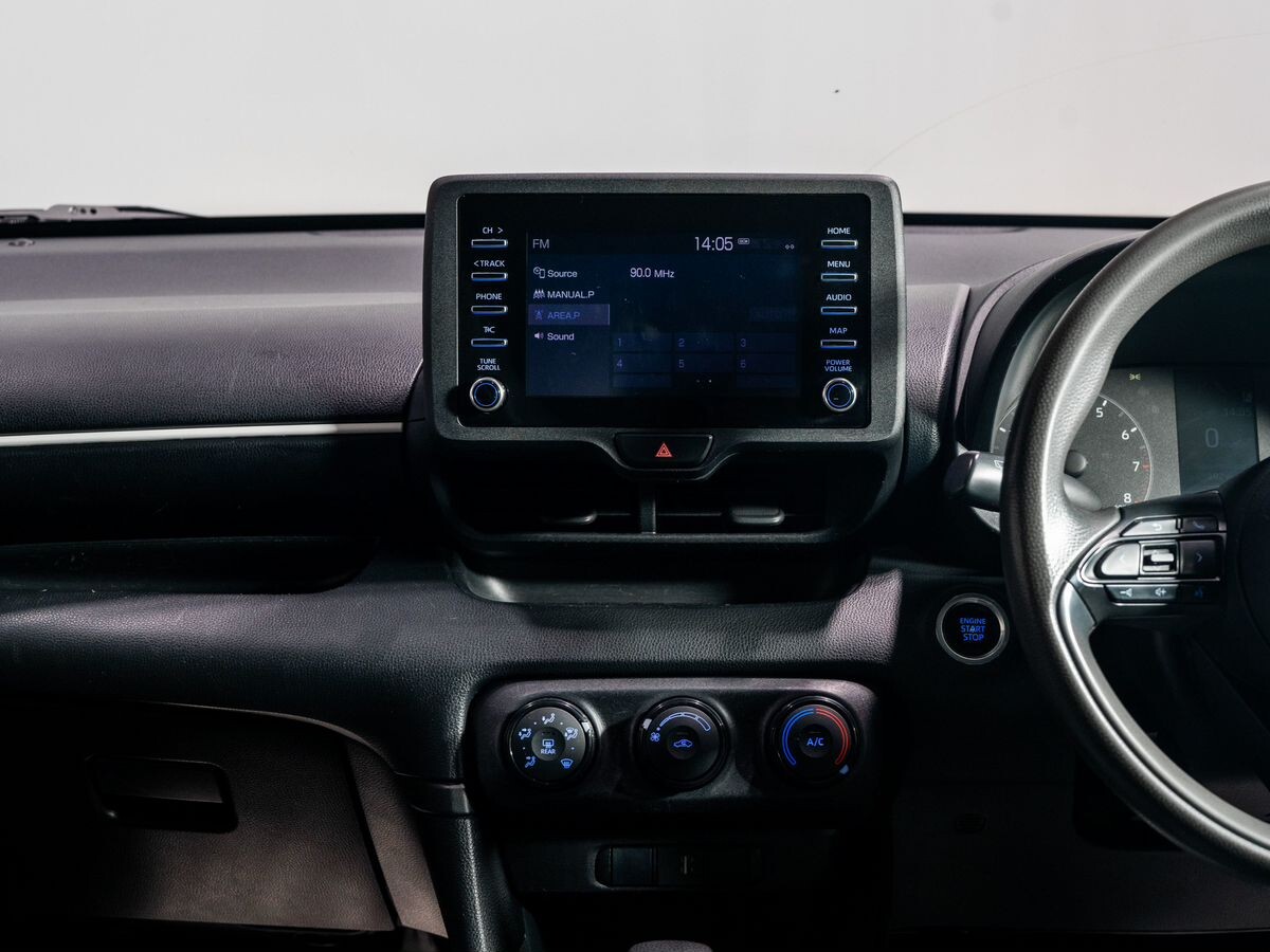 Toyota Yaris 2020 - фото автомобиля