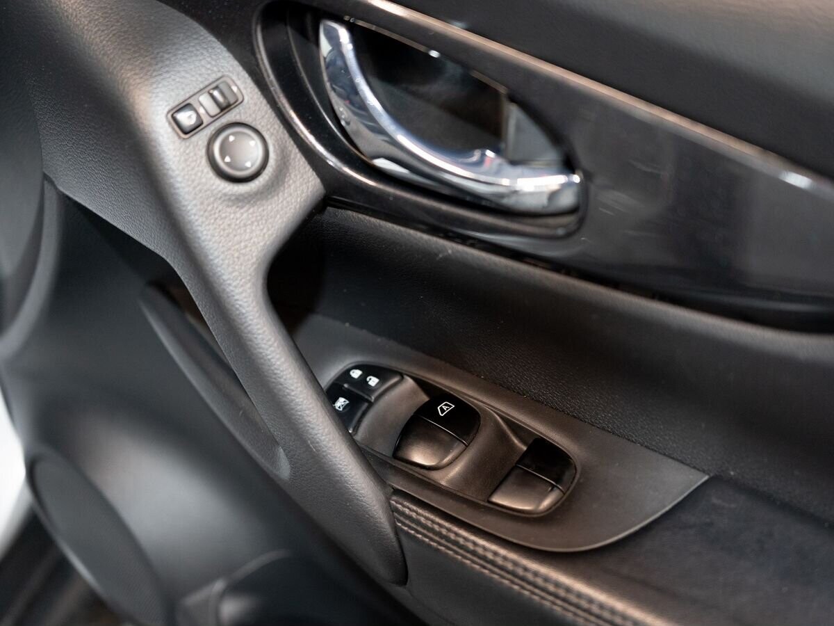 Nissan X-Trail 2017 - фото автомобиля