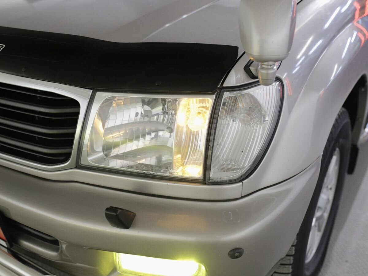 Toyota Land Cruiser 2002 - фото автомобиля