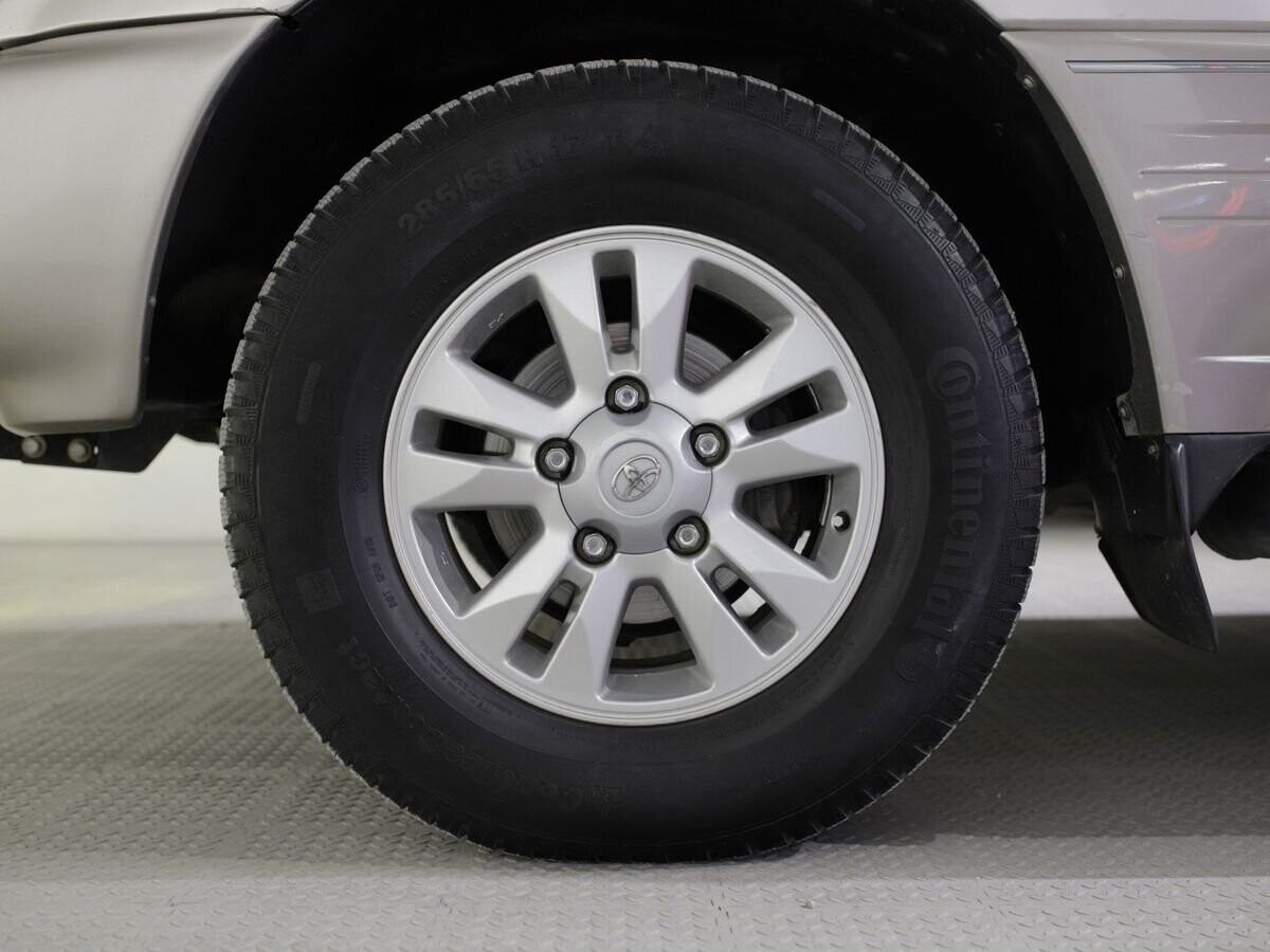 Toyota Land Cruiser 2002 - фото автомобиля