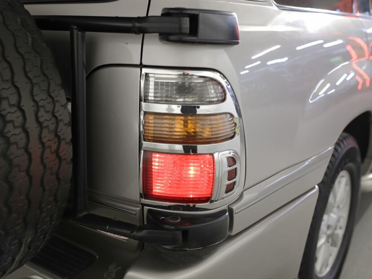 Toyota Land Cruiser 2002 - фото автомобиля
