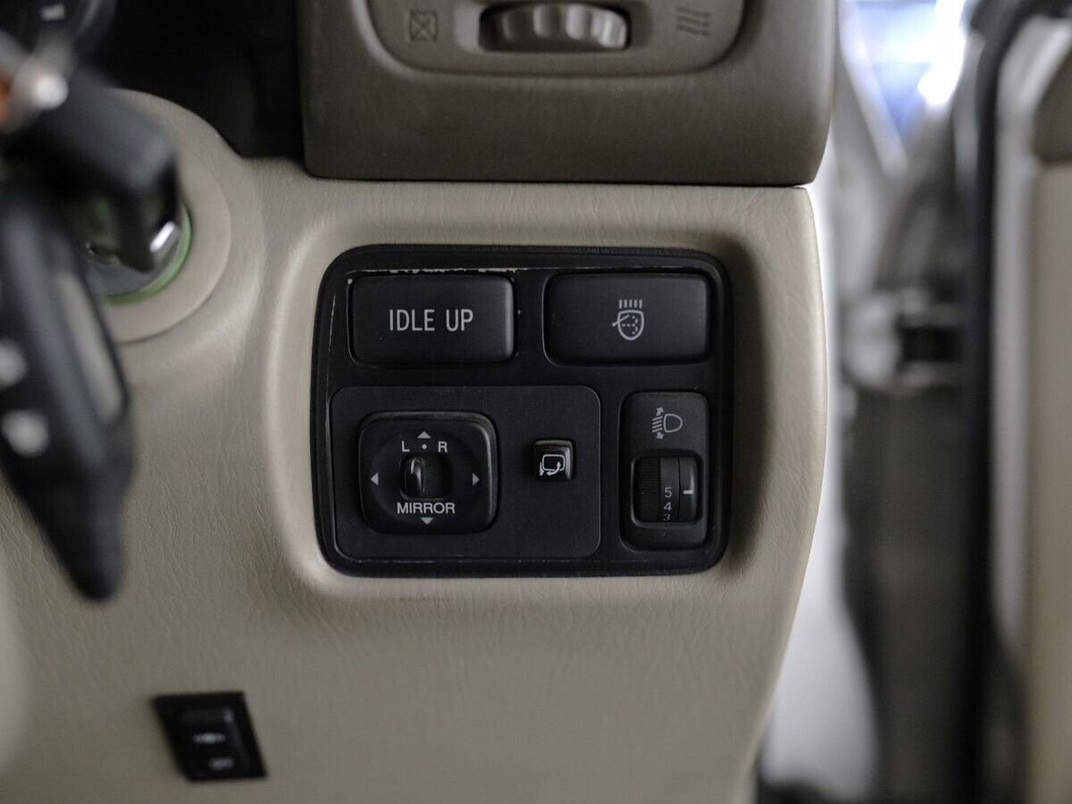 Toyota Land Cruiser 2002 - фото автомобиля