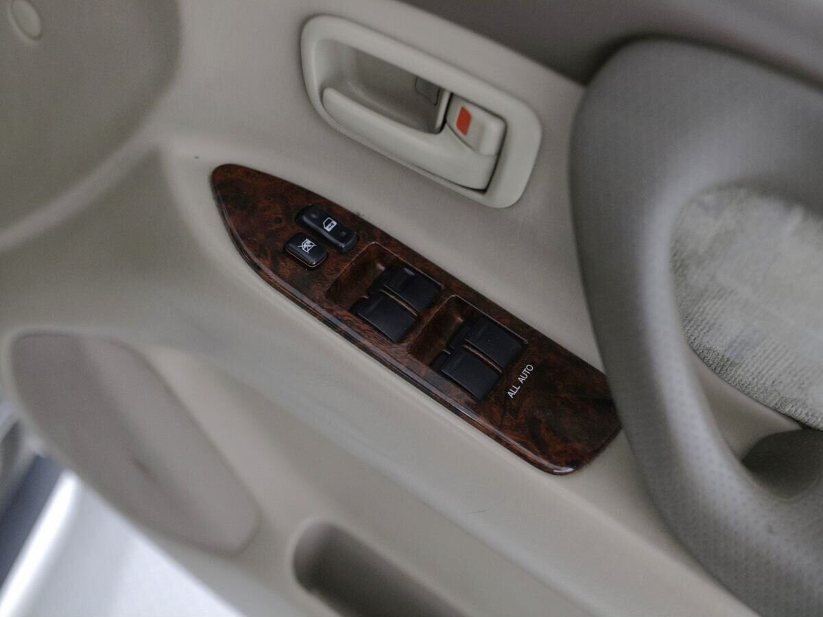 Toyota Land Cruiser 2002 - фото автомобиля