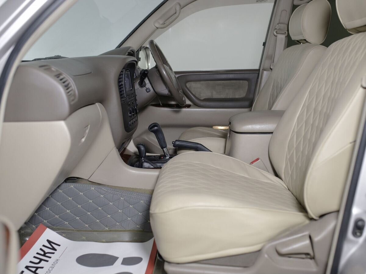 Toyota Land Cruiser 2002 - фото автомобиля