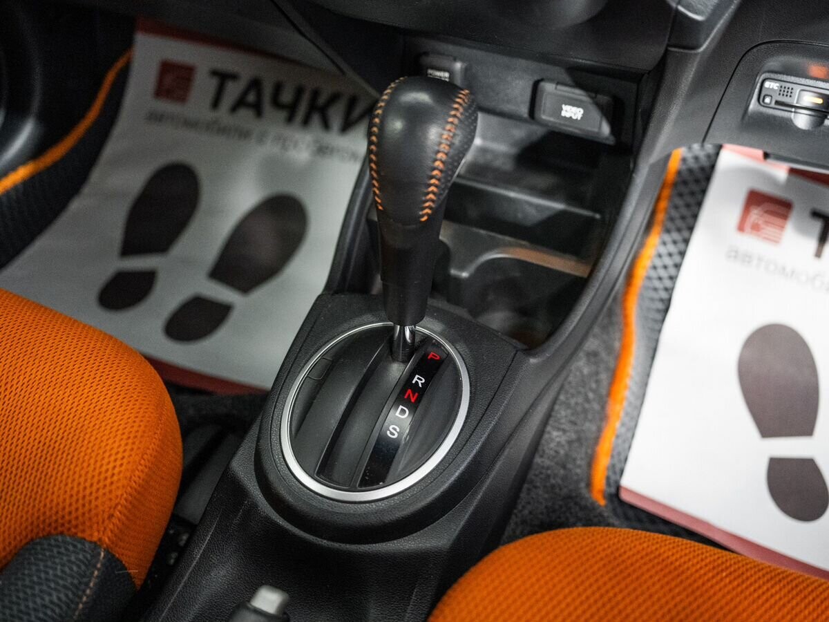 Honda Fit 2011 - фото автомобиля