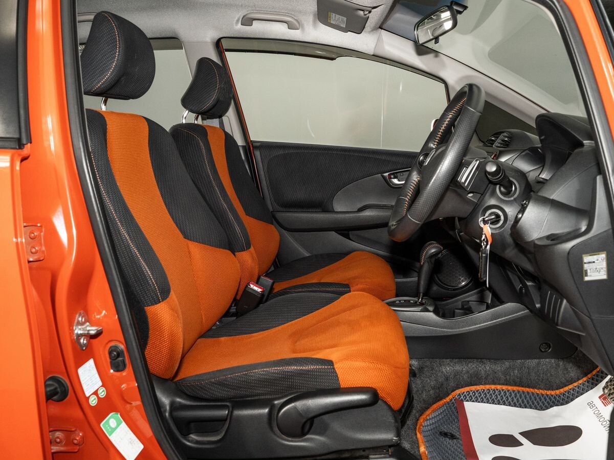 Honda Fit 2011 - фото автомобиля