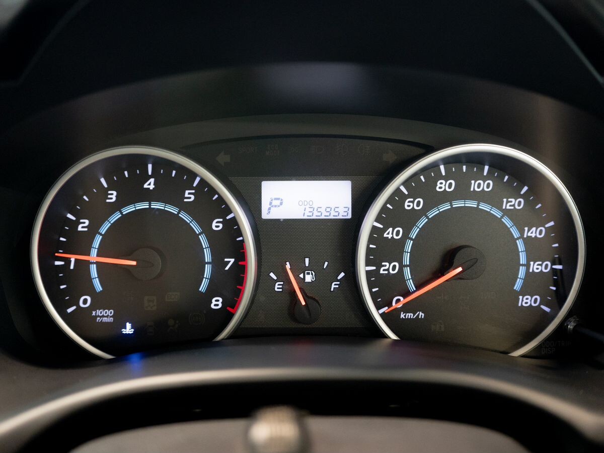 Toyota Wish 2011 - фото автомобиля