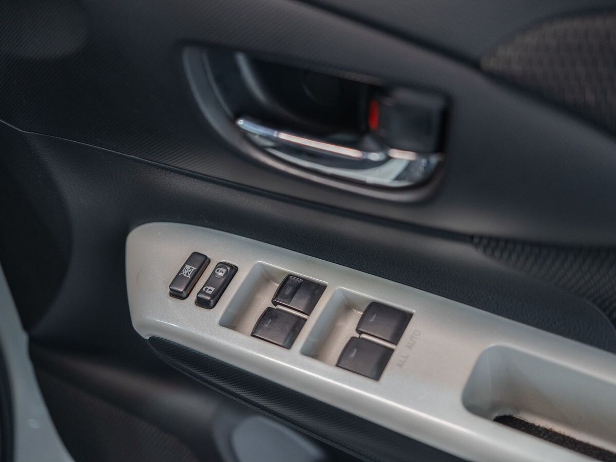 Toyota Wish 2011 - фото автомобиля