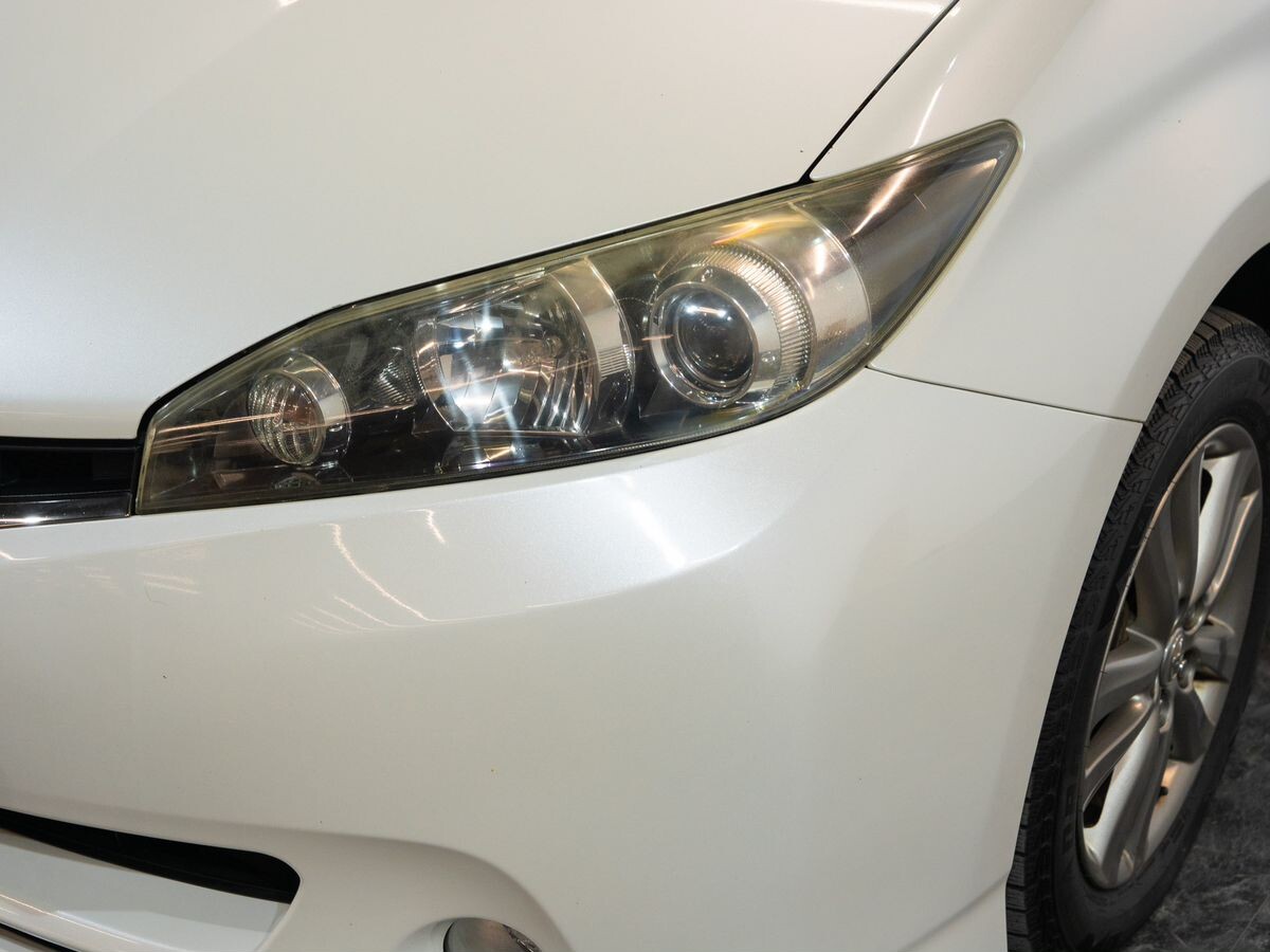 Toyota Wish 2011 - фото автомобиля