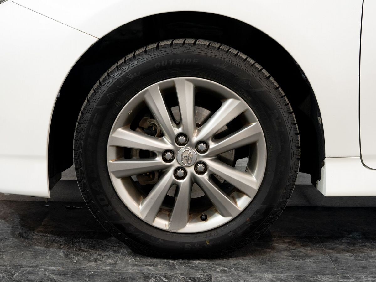 Toyota Wish 2011 - фото автомобиля