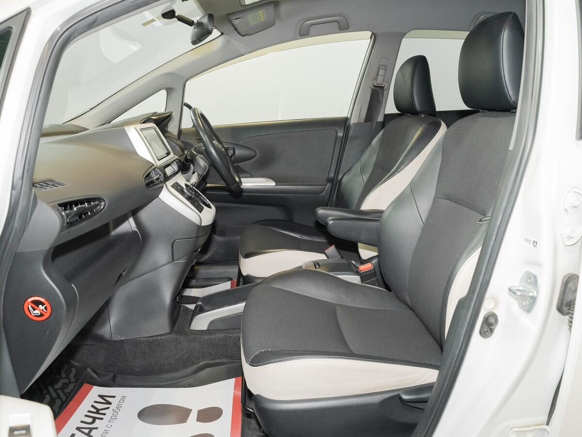 Toyota Wish 2011 - фото автомобиля