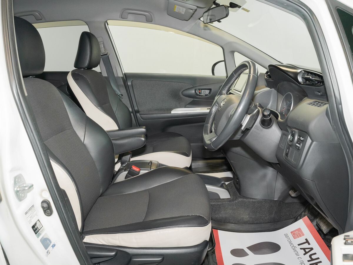 Toyota Wish 2011 - фото автомобиля