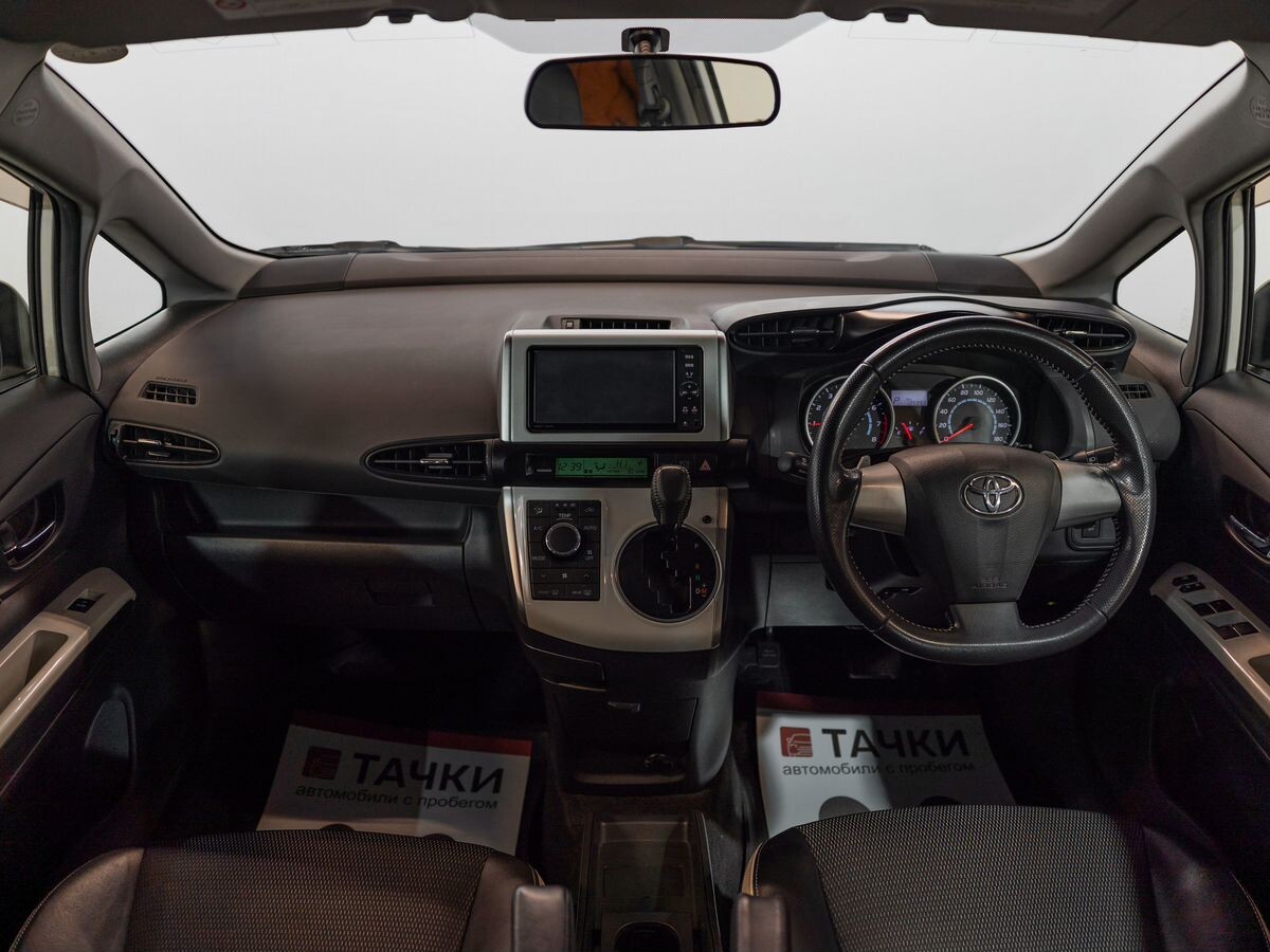 Toyota Wish 2011 - фото автомобиля