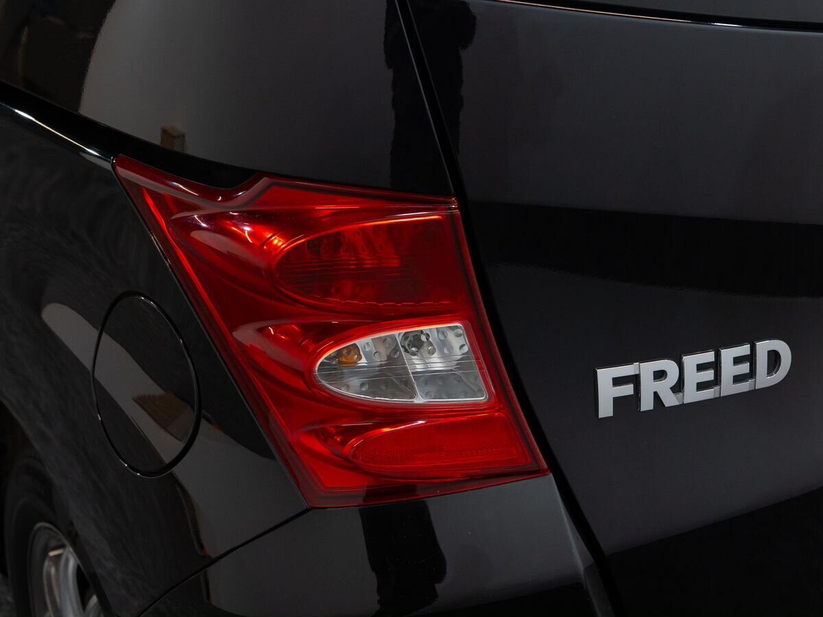 Honda Freed 2011 - фото автомобиля