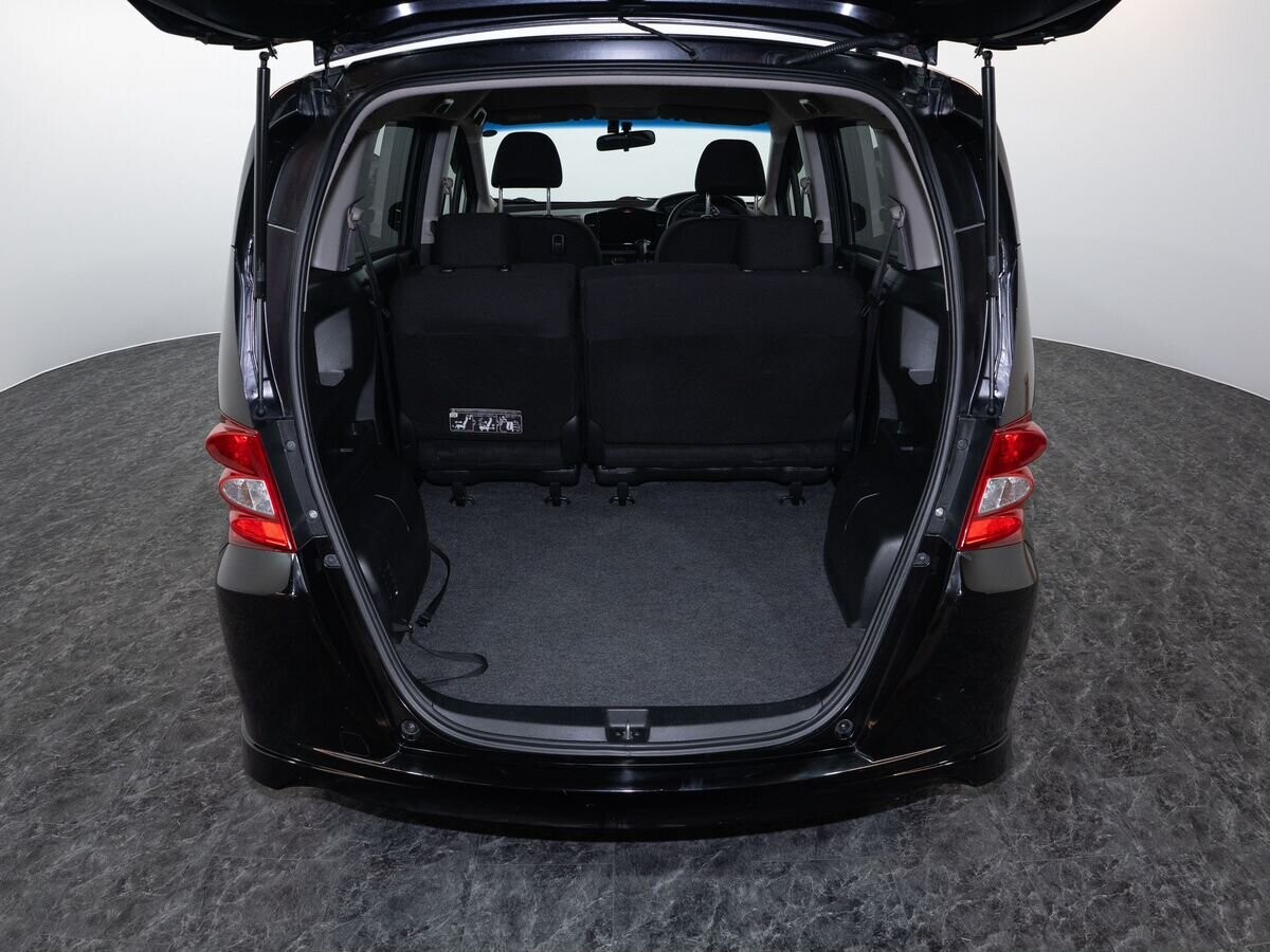 Honda Freed 2011 - фото автомобиля