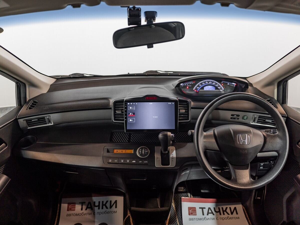 Honda Freed 2011 - фото автомобиля