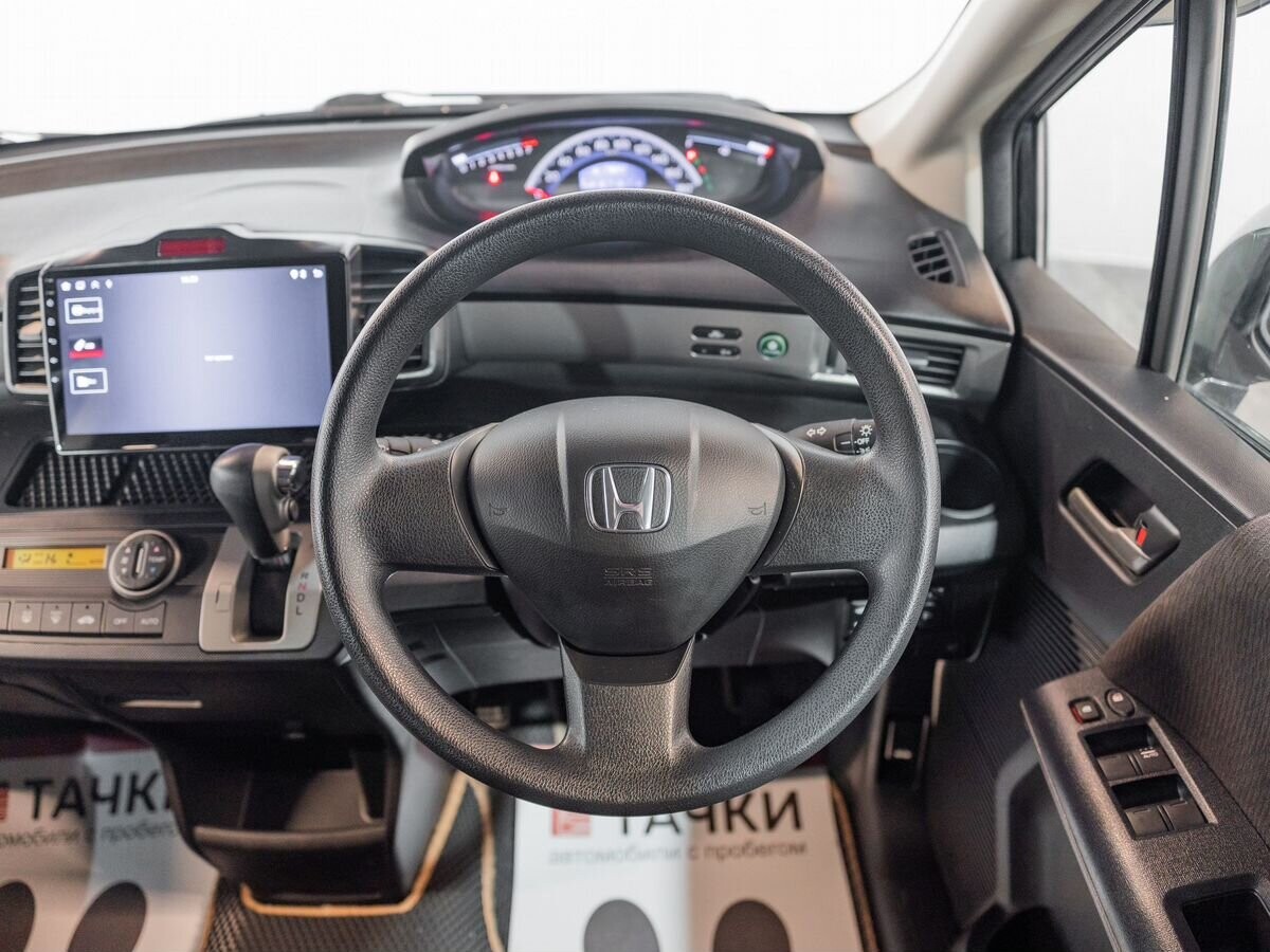 Honda Freed 2011 - фото автомобиля