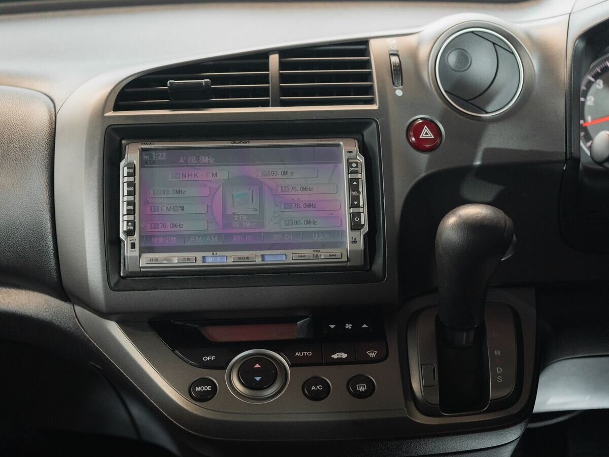 Honda Stream 2009 - фото автомобиля