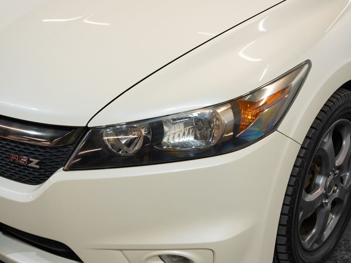 Honda Stream 2009 - фото автомобиля