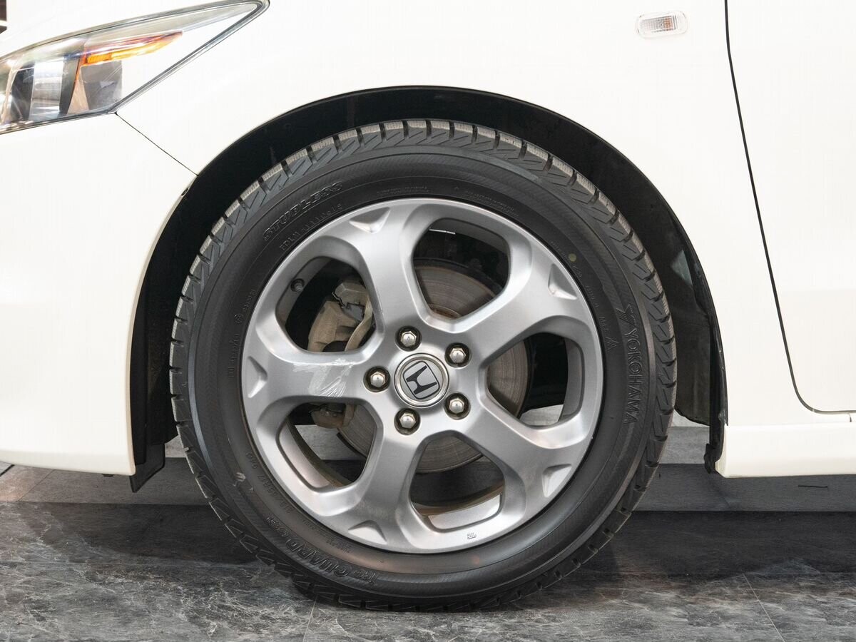 Honda Stream 2009 - фото автомобиля