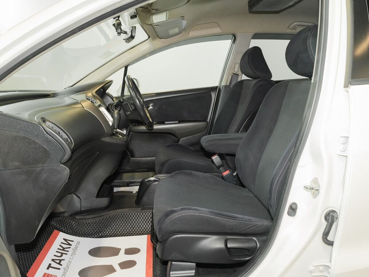 Honda Stream 2009 - фото автомобиля