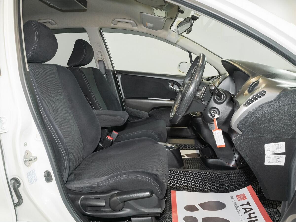 Honda Stream 2009 - фото автомобиля