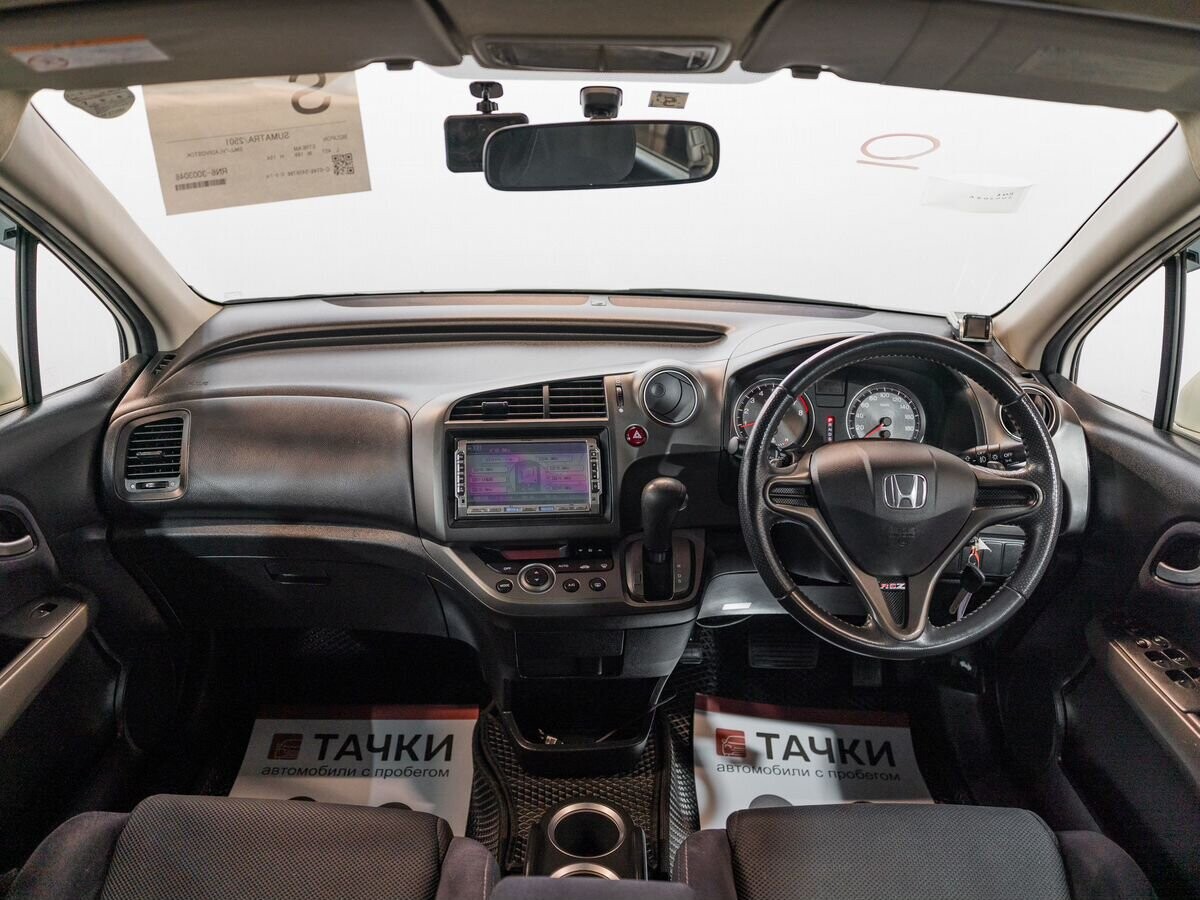 Honda Stream 2009 - фото автомобиля