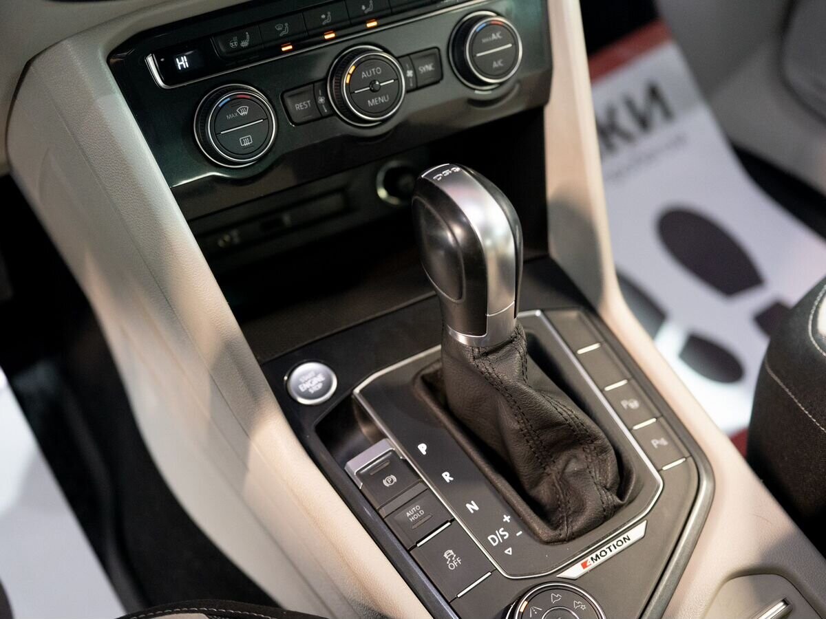 Volkswagen Tiguan 2017 - фото автомобиля