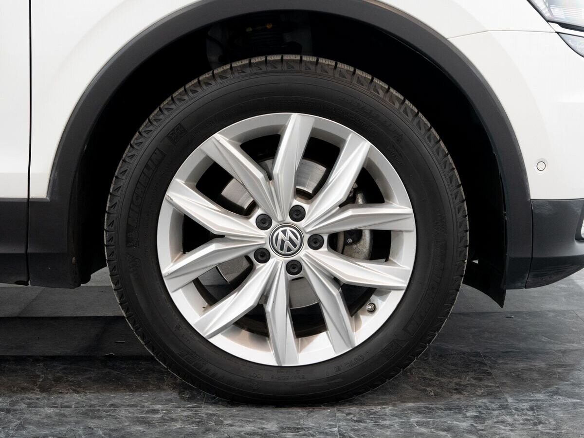 Volkswagen Tiguan 2017 - фото автомобиля