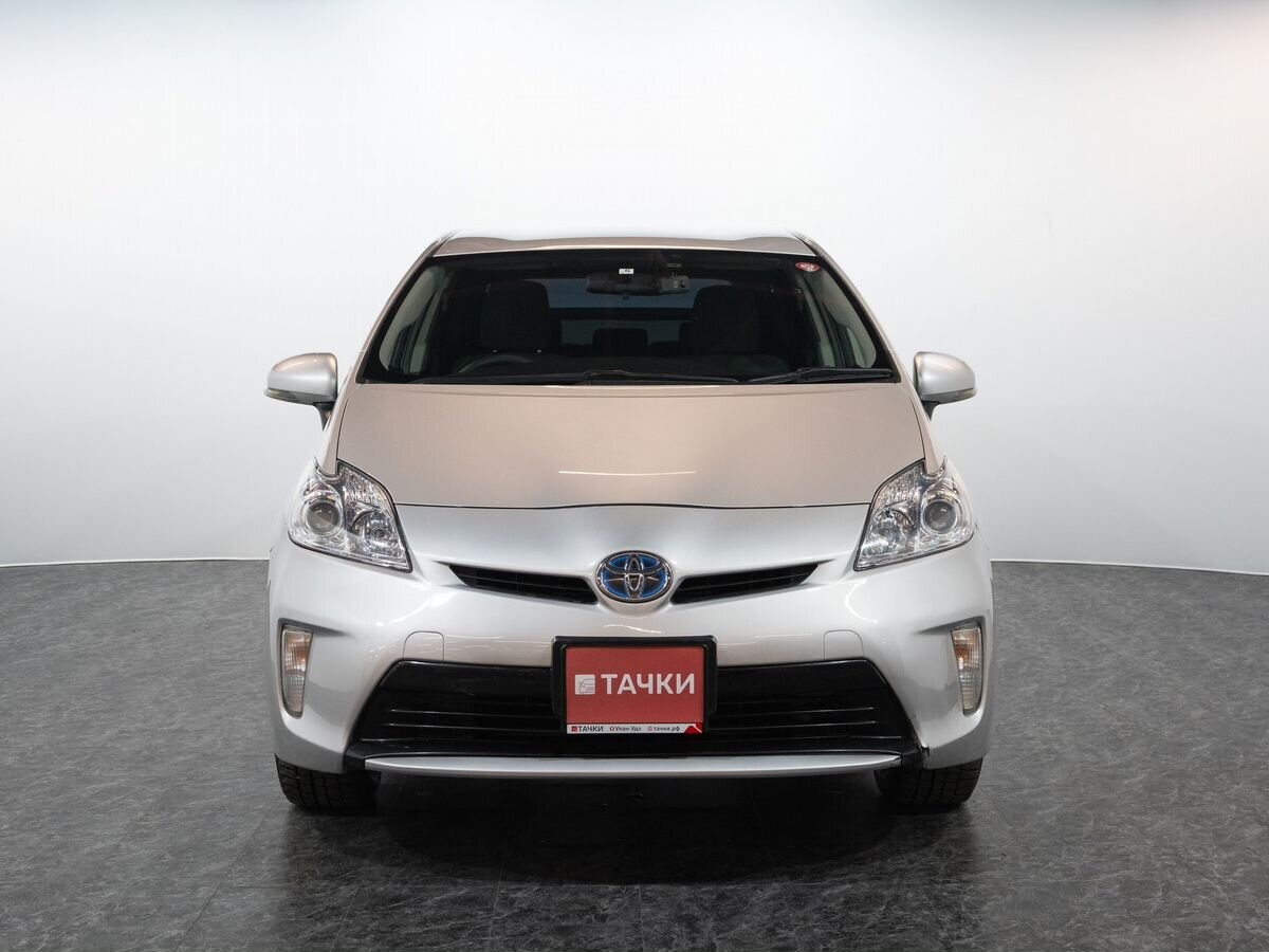 Toyota Prius 2015 - фото автомобиля