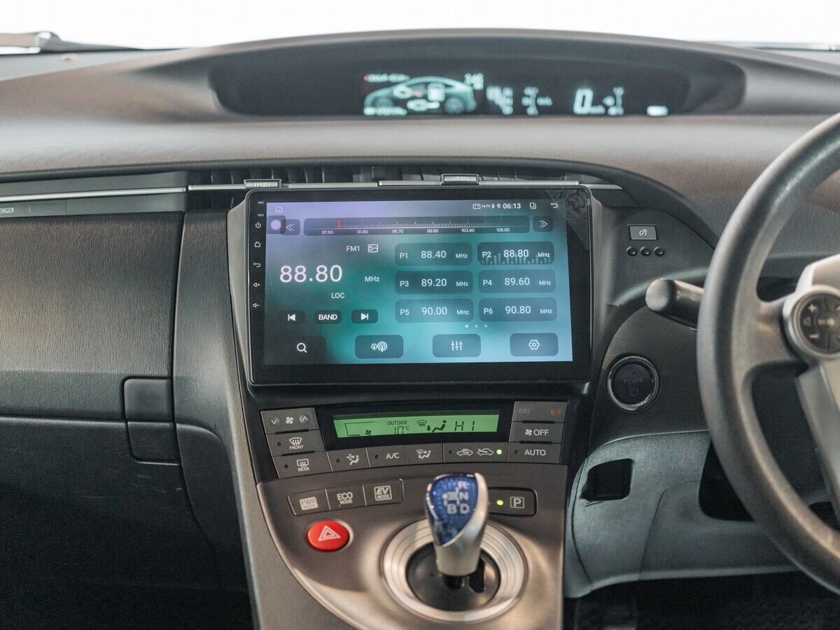 Toyota Prius 2015 - фото автомобиля