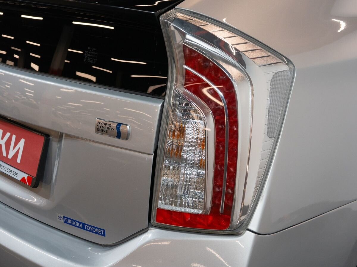 Toyota Prius 2015 - фото автомобиля